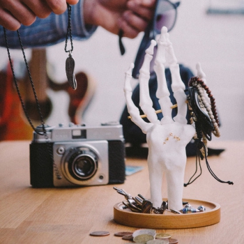 Skeleton Hand Schmuckaufbewahrung